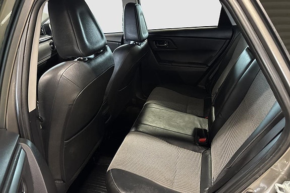 Toyota Auris 9 of 12