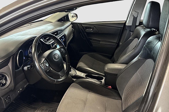 Toyota Auris 8 of 12