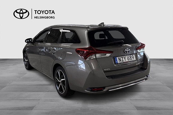 Toyota Auris 6 of 12