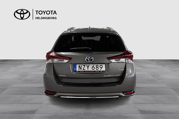 Toyota Auris 5 of 12