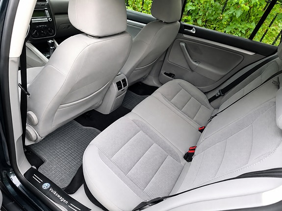 Volkswagen Golf V 3 of 3