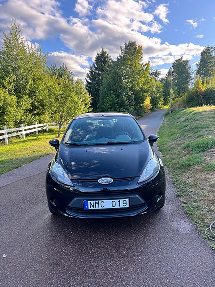 Ford Fiesta 2 of 6