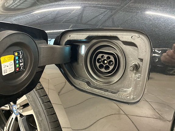 BMW 330e 29 of 30