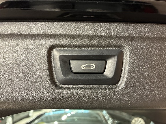 BMW 330e 13 of 30