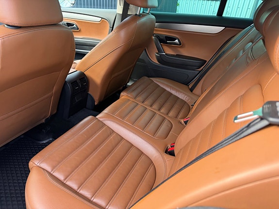 Volkswagen Passat CC 10 of 14