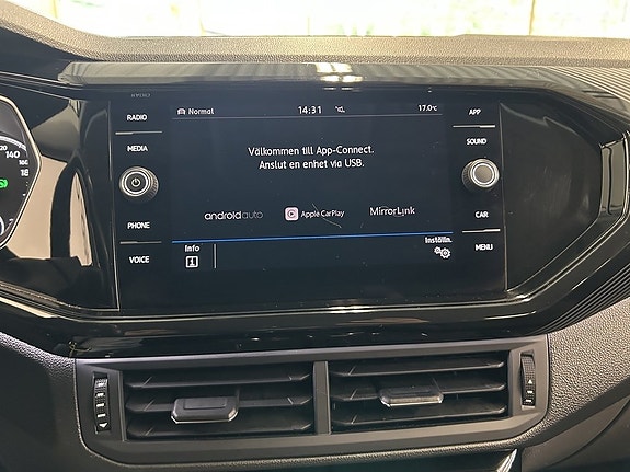 Volkswagen T-Cross 17 of 19