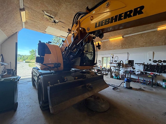 Liebherr 914 Compact 7 of 10