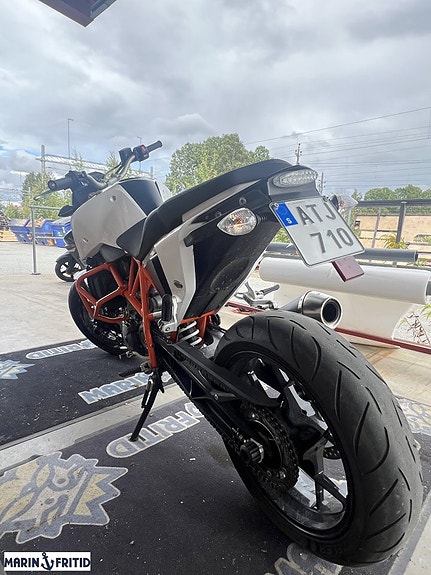 KTM 690 DUKE 2 of 7