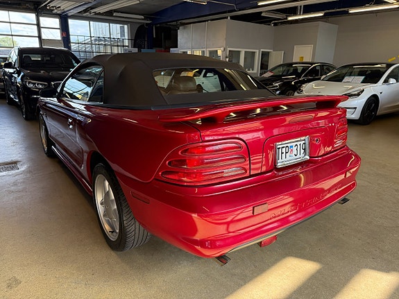 Ford Mustang 9 of 17
