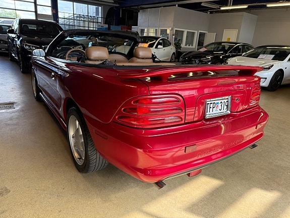 Ford Mustang 4 of 17