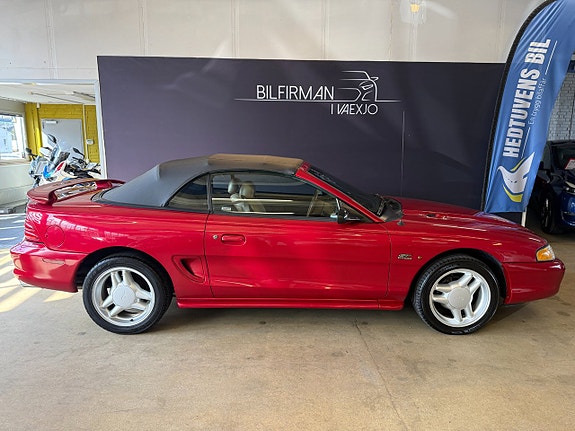 Ford Mustang 7 of 17