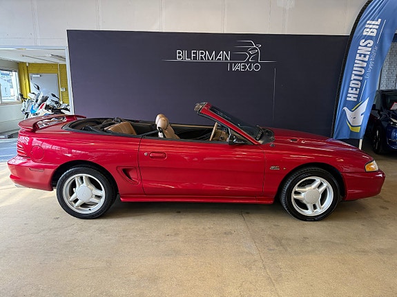 Ford Mustang 2 of 17