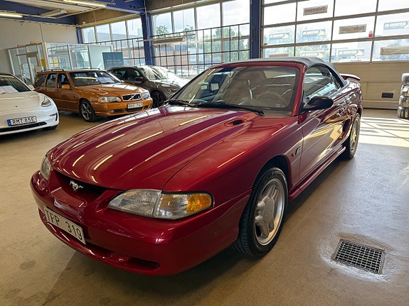 Ford Mustang 6 of 17