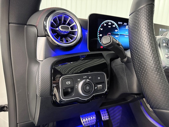 Mercedes-Benz CLA200 16 of 30