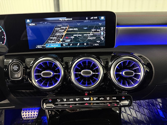 Mercedes-Benz CLA200 18 of 30