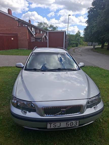 Volvo V70 3 of 9