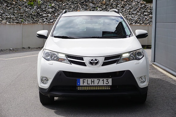 Toyota RAV4 3 of 26
