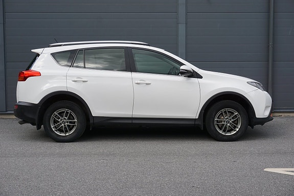 Toyota RAV4 4 of 26