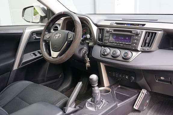 Toyota RAV4 16 of 26