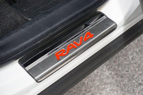 Toyota RAV4 15 of 26