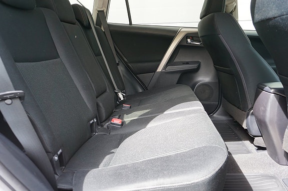 Toyota RAV4 26 of 26