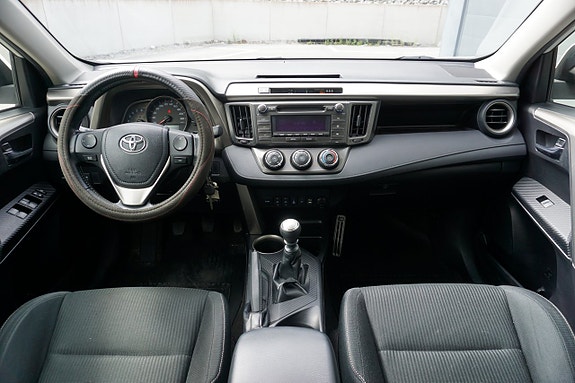Toyota RAV4 2 of 26