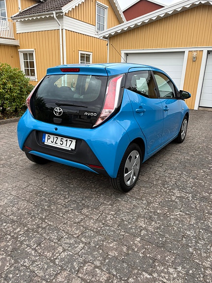 Toyota Aygo 2 of 7