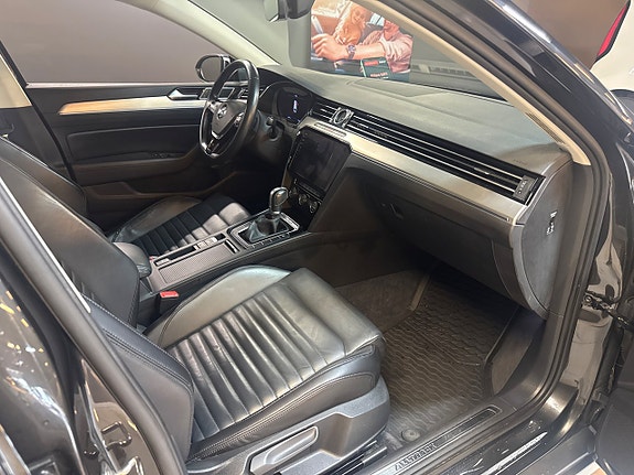 Volkswagen Passat Alltrack 5 of 10