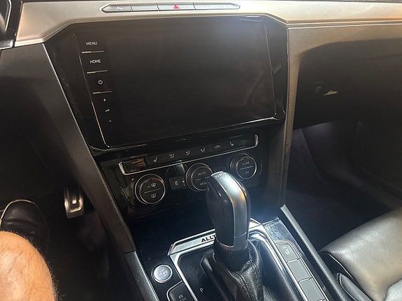 Volkswagen Passat Alltrack 8 of 10