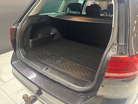 Volkswagen Passat Alltrack 4 of 10