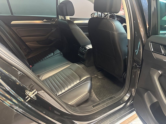 Volkswagen Passat Alltrack 6 of 10