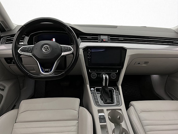 Volkswagen Passat 14 of 30
