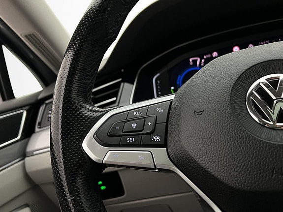 Volkswagen Passat 15 of 30