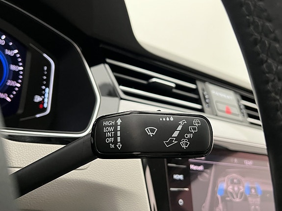 Volkswagen Passat 18 of 30