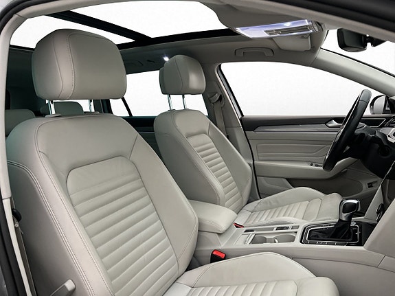 Volkswagen Passat 30 of 30