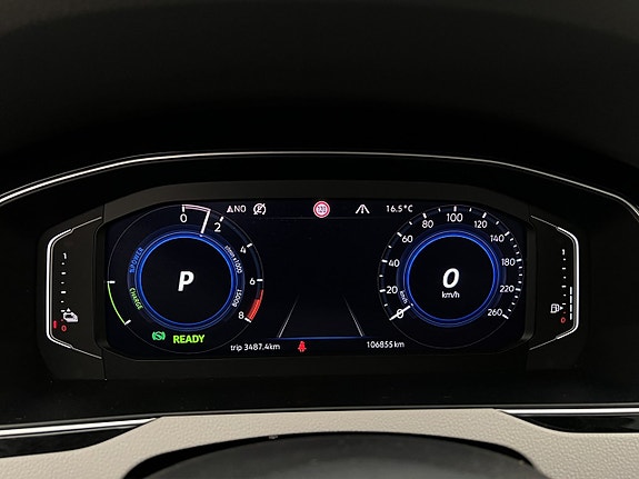 Volkswagen Passat 17 of 30