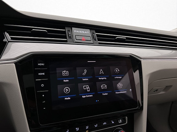 Volkswagen Passat 24 of 30