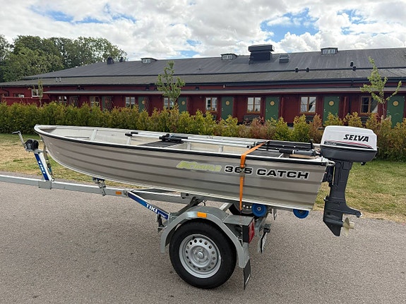 Kimple 365 CATCH med Selva 9,9 hk 4-takt. 80 km båtkärra