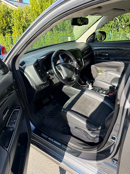 Mitsubishi Outlander 3 of 7