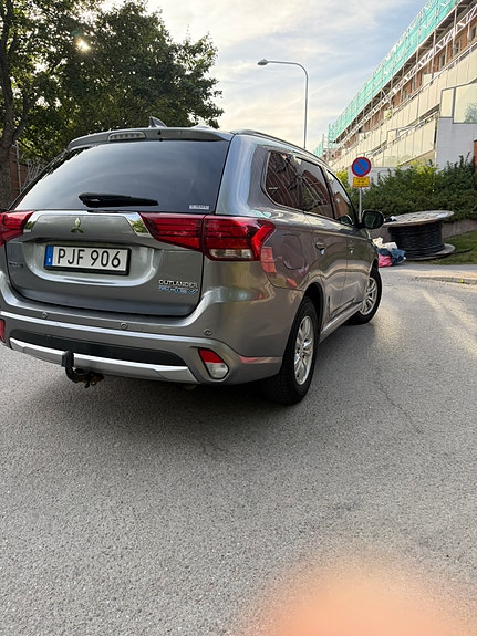 Mitsubishi Outlander 2 of 7