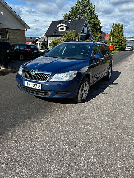 Skoda Octavia 2 of 6