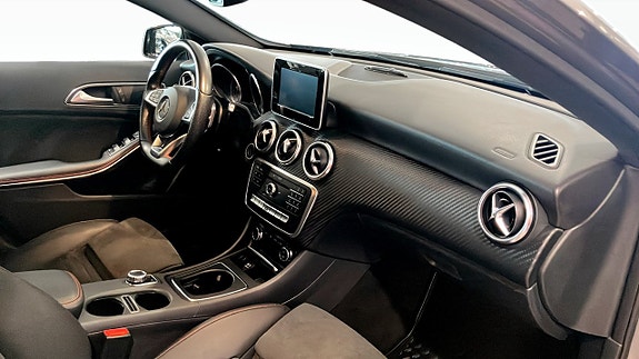 Mercedes-Benz A200 3 of 9