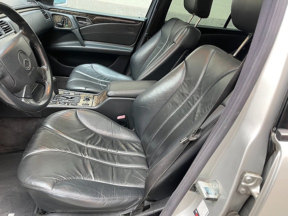Mercedes-Benz E55 7 of 16