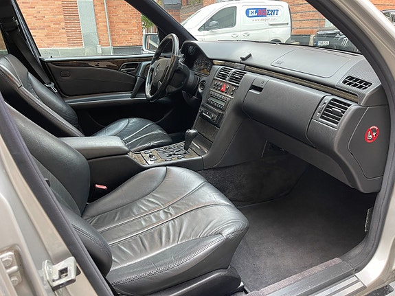 Mercedes-Benz E55 9 of 16