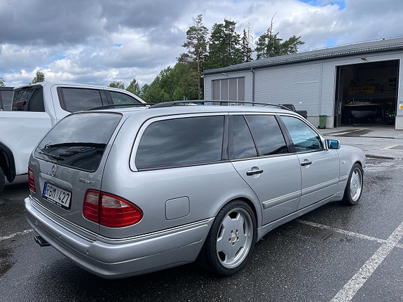 Mercedes-Benz E55 4 of 16