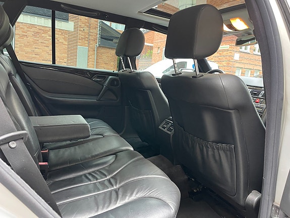 Mercedes-Benz E55 15 of 16