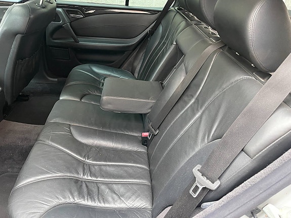 Mercedes-Benz E55 16 of 16