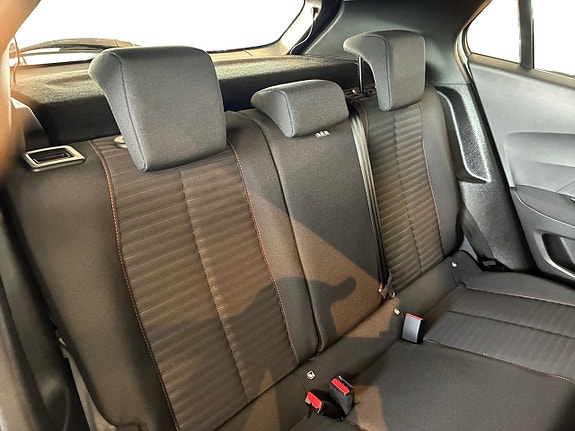 Peugeot 2008 14 of 17