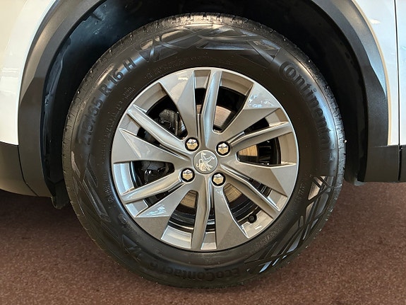 Peugeot 2008 7 of 17