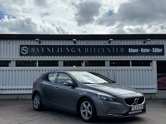 Volvo V40 2 of 24
